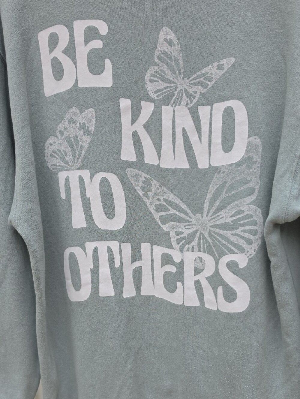 HOLLISTER Sage Green Crewneck Sweatshirt with 'Be Kind' Motto